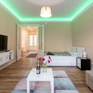 And Cozy Next To The Parliament Apartment Budapest