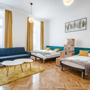 Bpr Stylish Vagabond With Ac Apartment Budapest