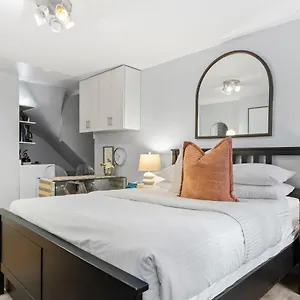 Haven In Times Square & Nearby Restaurants Apartment New York